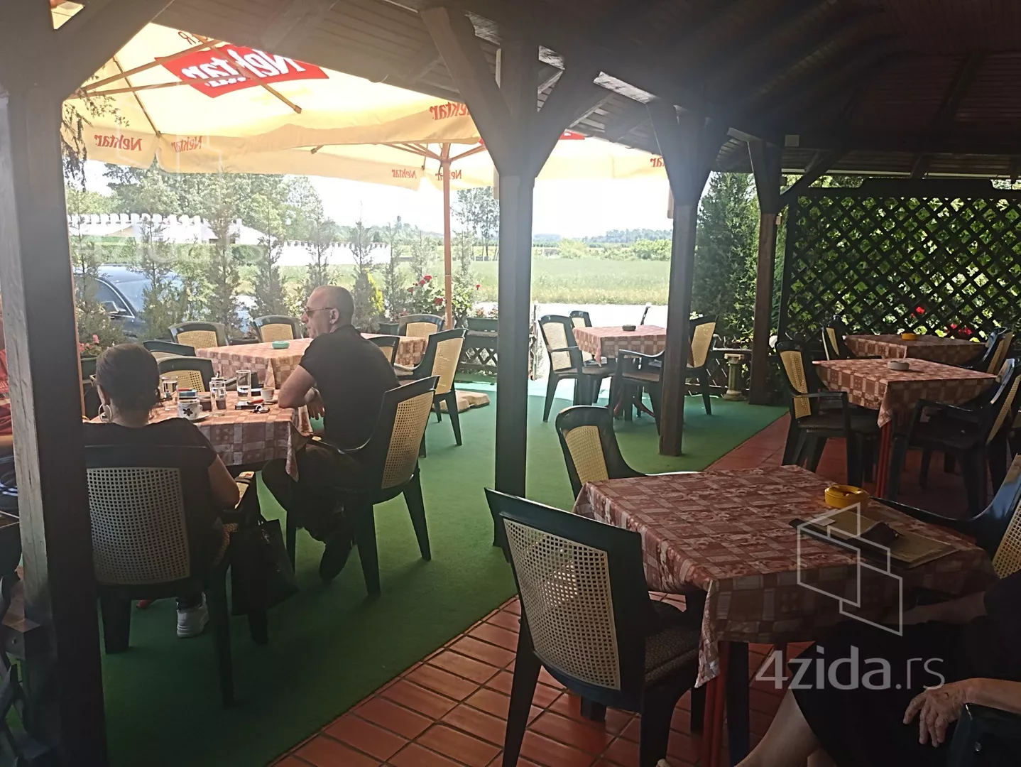 Poslovna zgrada | 4zida