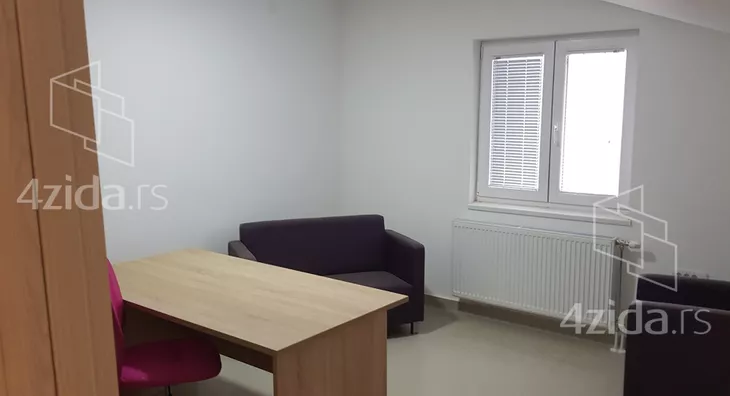 Poslovna zgrada | 4zida