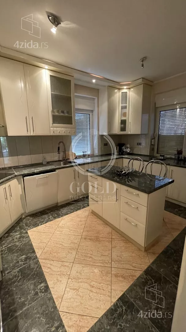 4-etažna kuća | 4zida