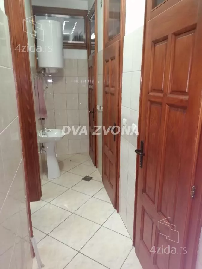 Poslovna zgrada | 4zida