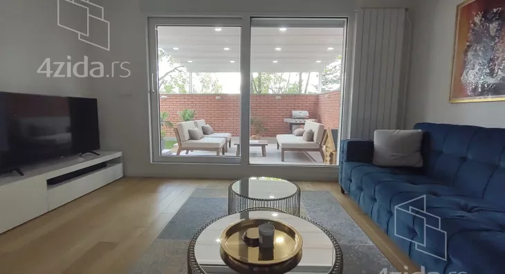 Petosoban stan | 4zida