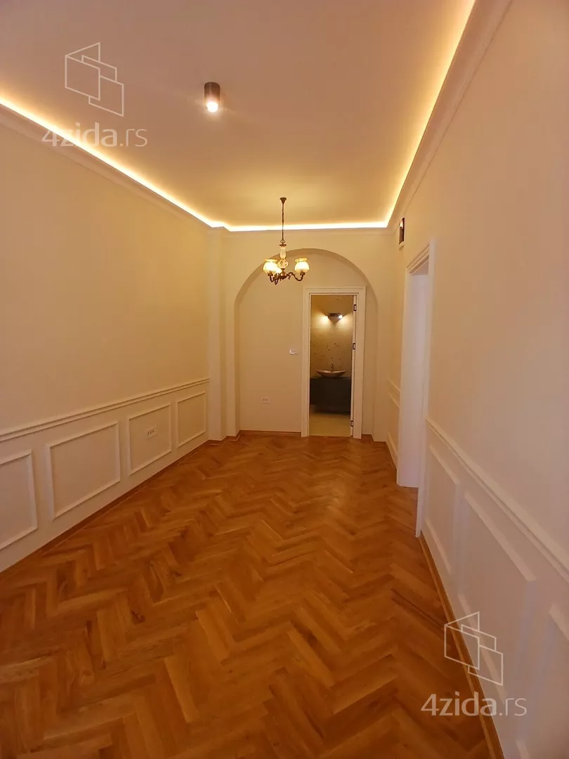 Poslovna zgrada | 4zida