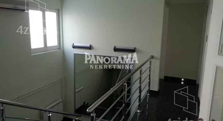 Poslovna zgrada | 4zida