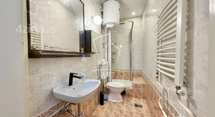 Četvoroiposoban stan | 4zida