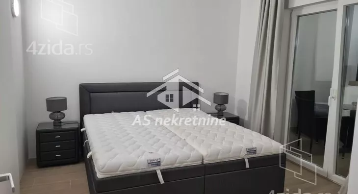 Šestosoban stan | 4zida