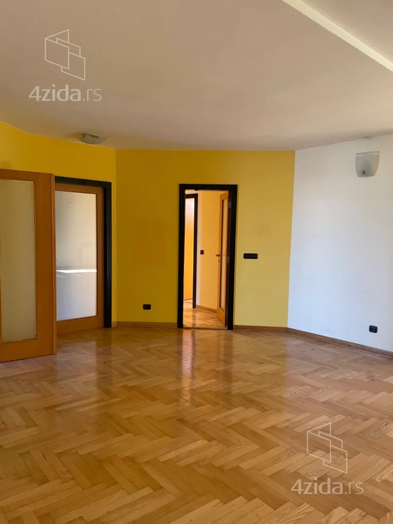Šestosoban stan | 4zida