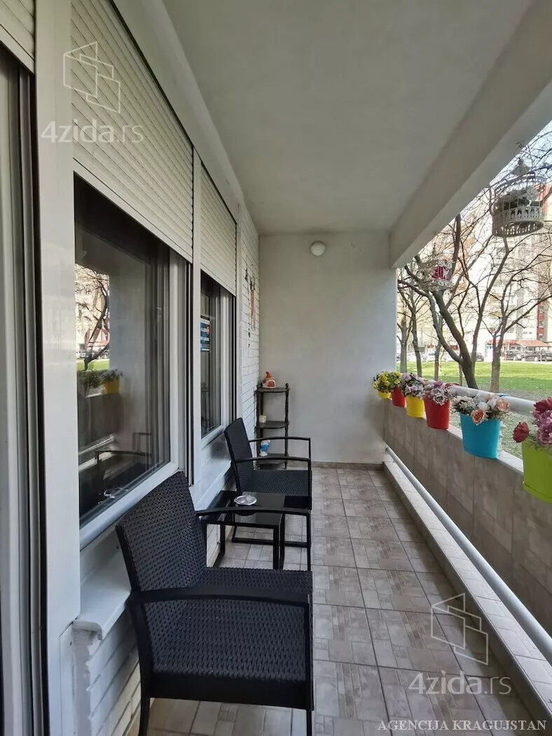 Dvoiposoban stan | 4zida