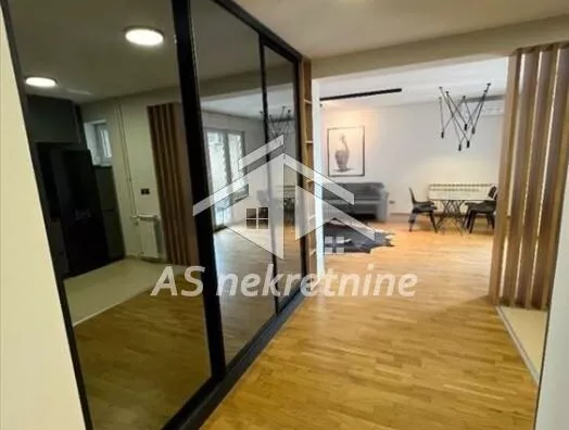 Četvoroiposoban stan | 4zida