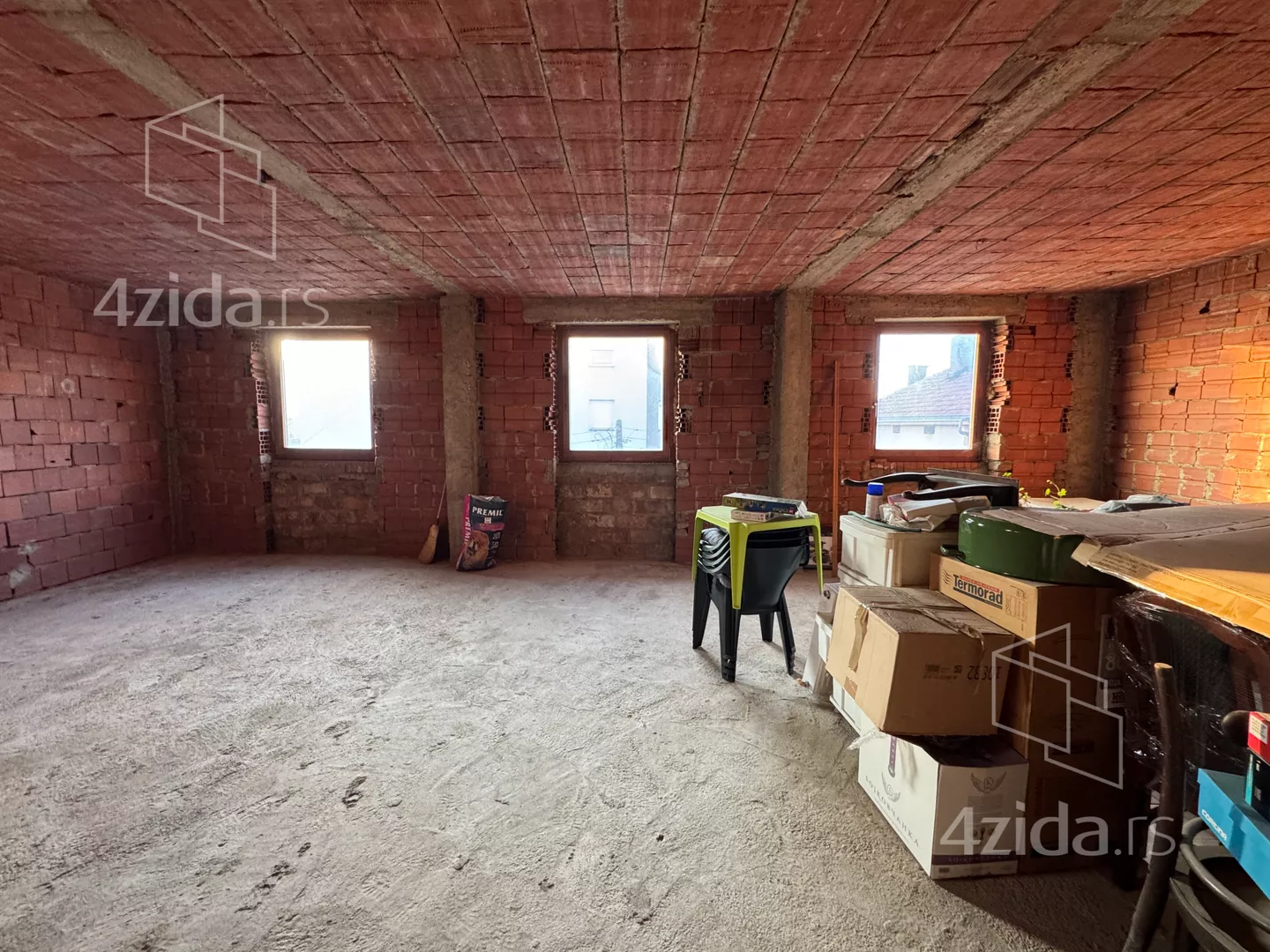 Četvoroiposoban stan | 4zida