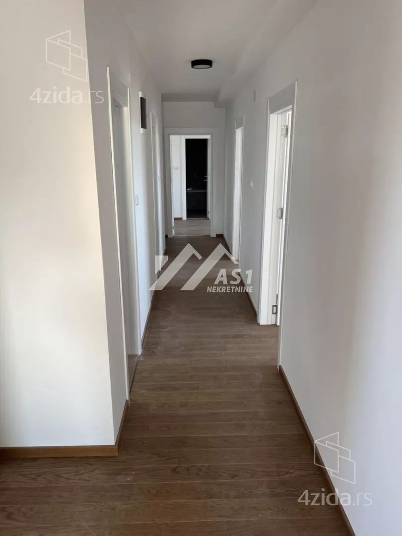 Šestosoban stan | 4zida