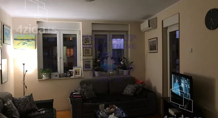 Šestosoban stan | 4zida