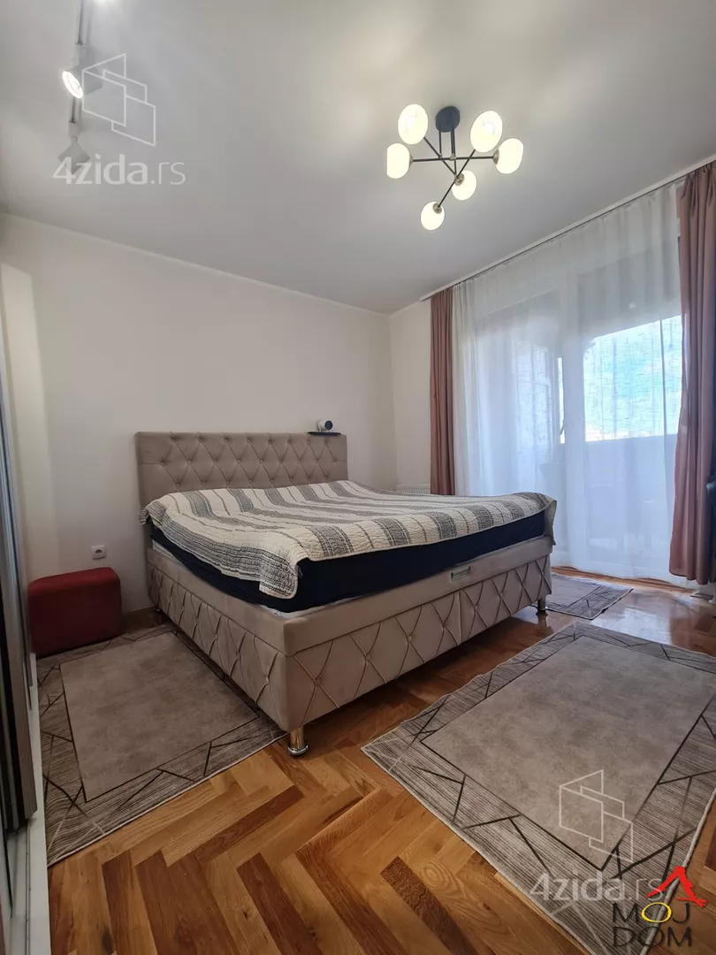 Sedmosoban stan | 4zida