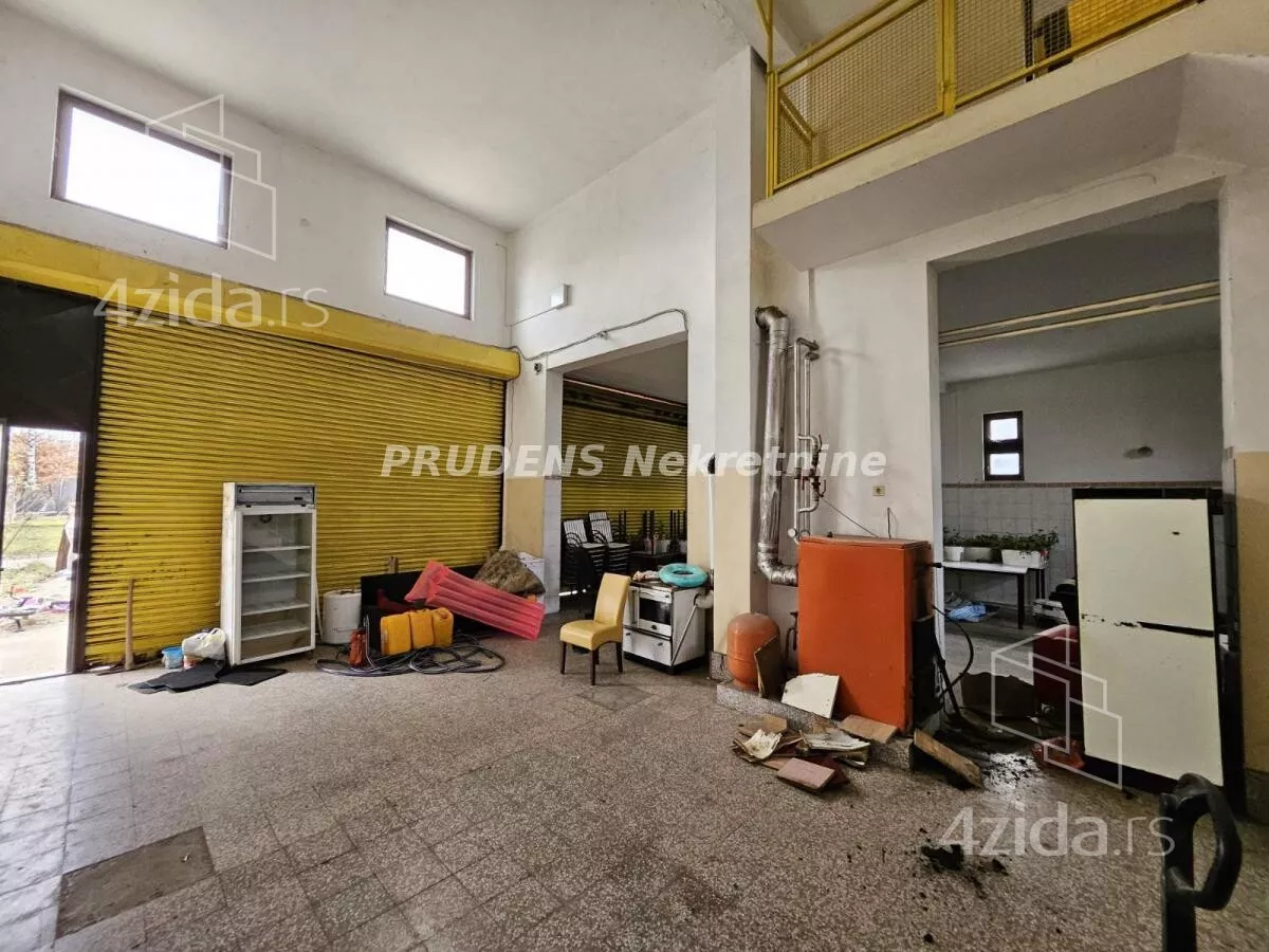 Poslovna zgrada | 4zida