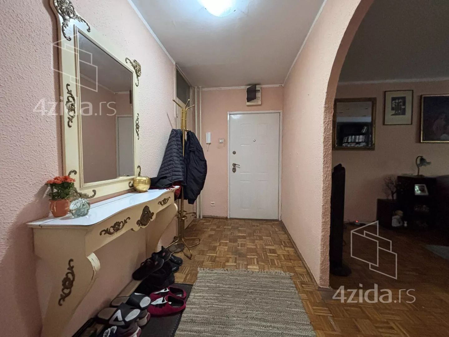 Troiposoban stan | 4zida