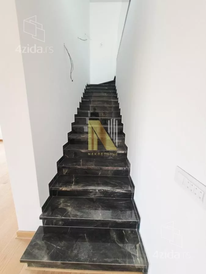 Četvoroiposoban stan | 4zida