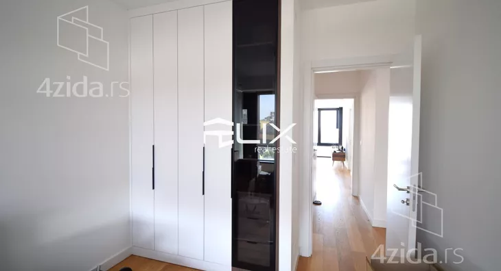 Šestosoban stan | 4zida