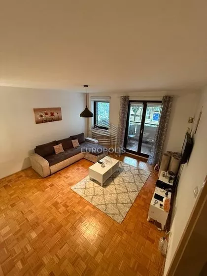 Milana Vujaklije | 4zida.rs