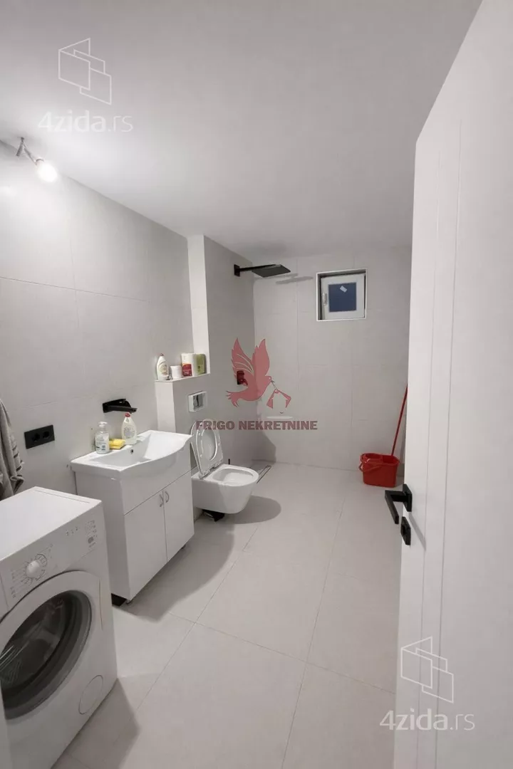 Četvoroiposoban stan | 4zida