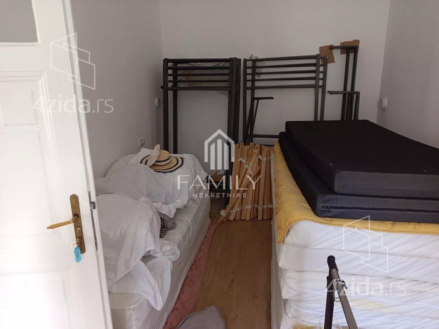 Četvoroiposoban stan | 4zida