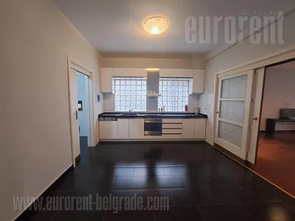 CRVENI KRST | 4zida.rs