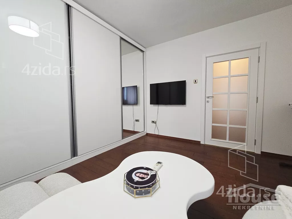 Petosoban stan | 4zida