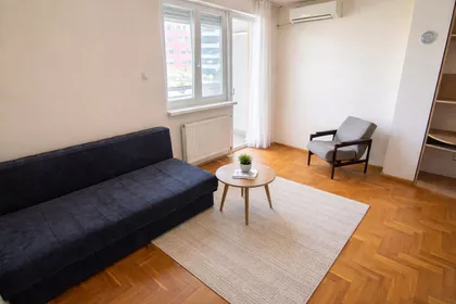 Feješ Klare | 4zida.rs