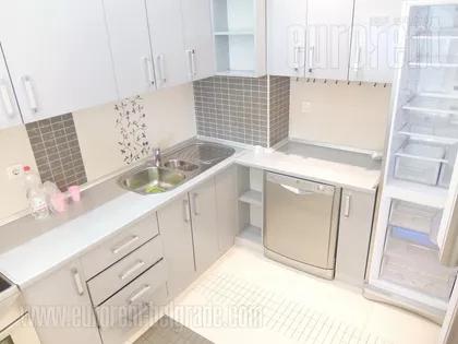 DEDINJE BELI DVOR | 4zida.rs