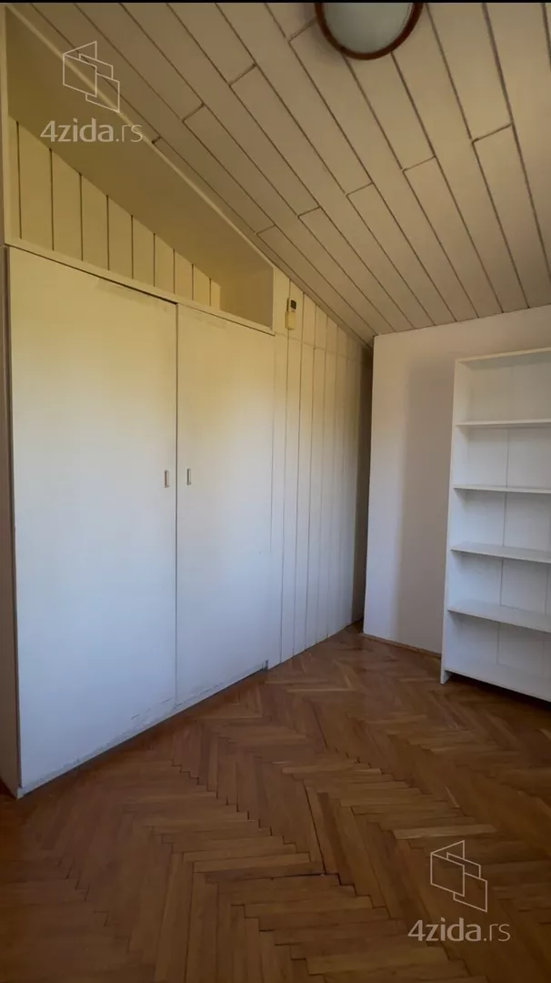 Četvoroiposoban stan | 4zida