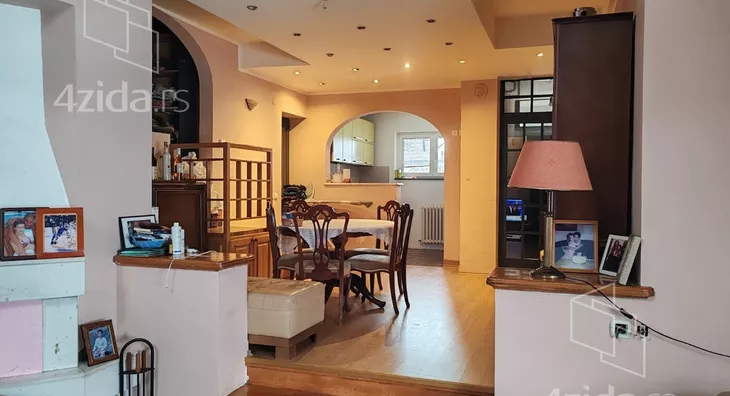 Šestosoban stan | 4zida