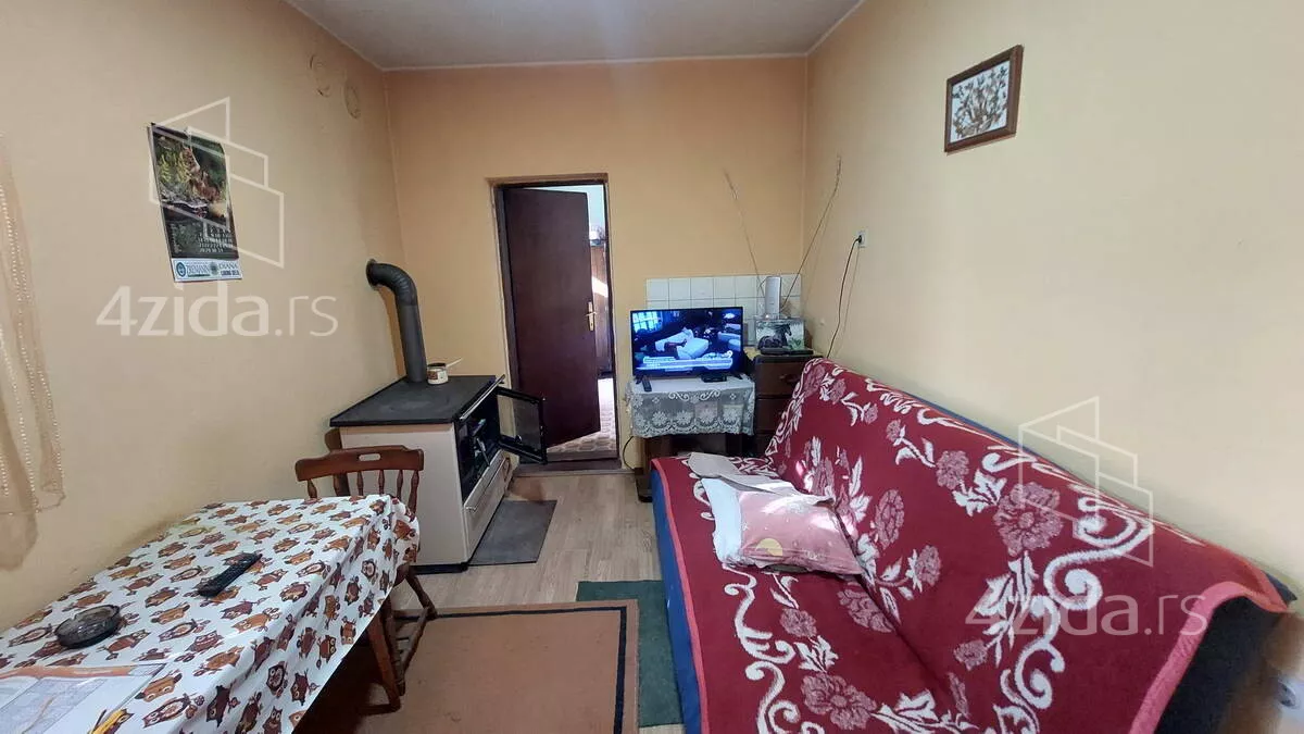 Poslovna zgrada | 4zida