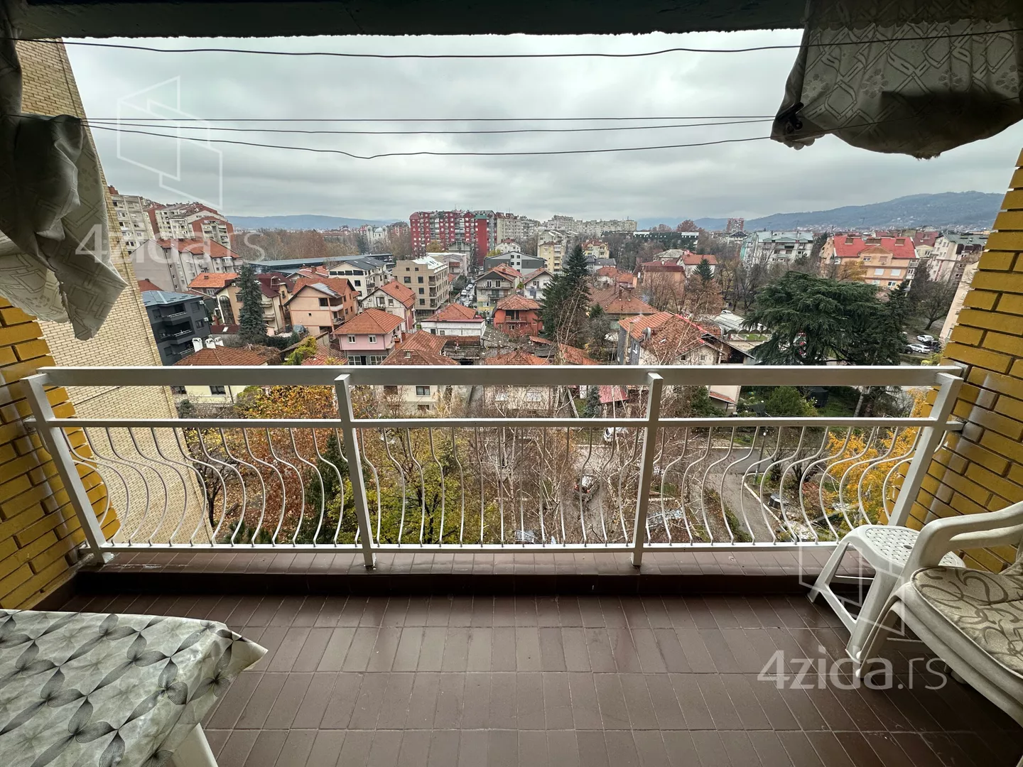 Troiposoban stan | 4zida