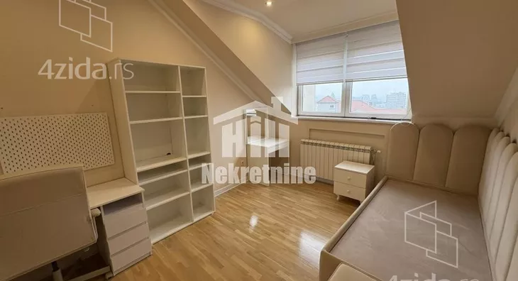 Šestoiposoban stan | 4zida