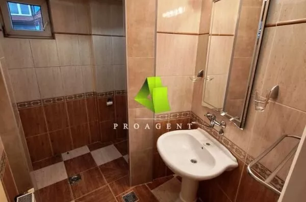 Poslovna zgrada | 4zida