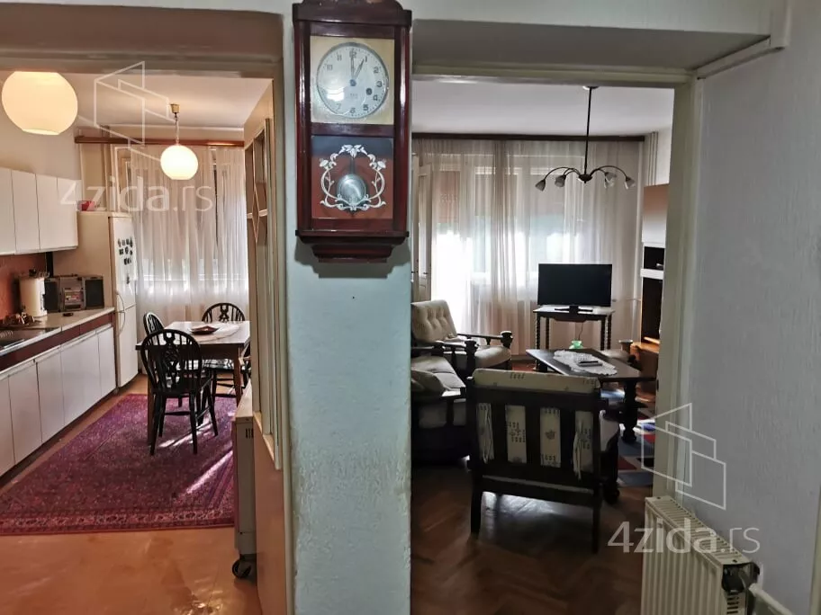 Troiposoban stan | 4zida