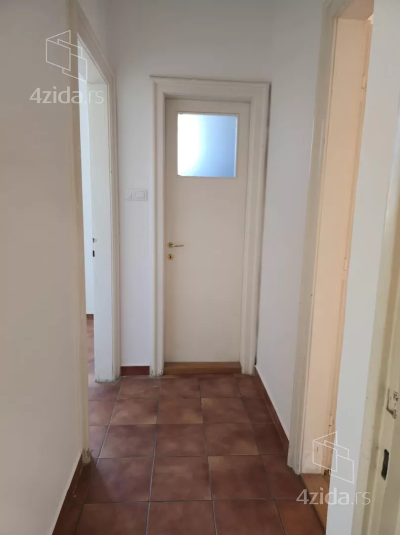 Šestosoban stan | 4zida