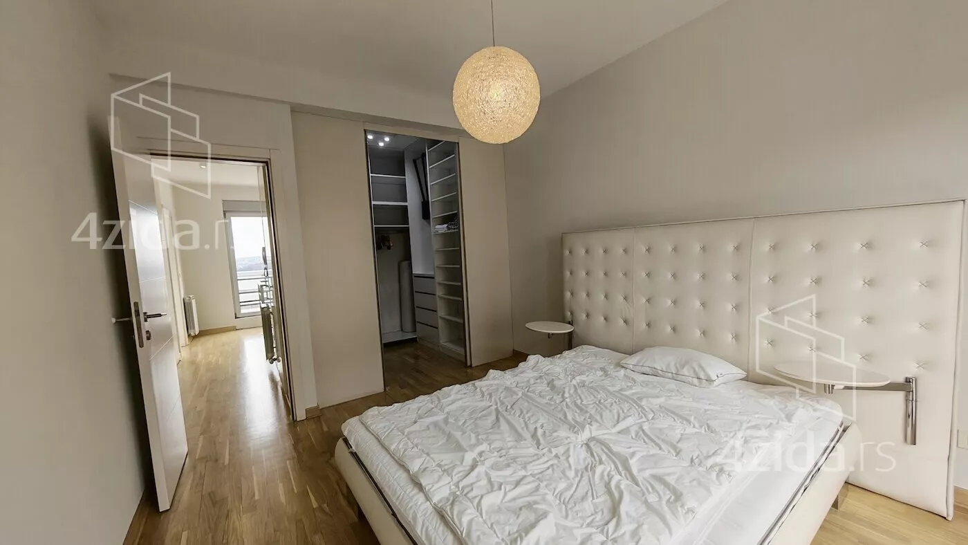 Četvoroiposoban stan | 4zida