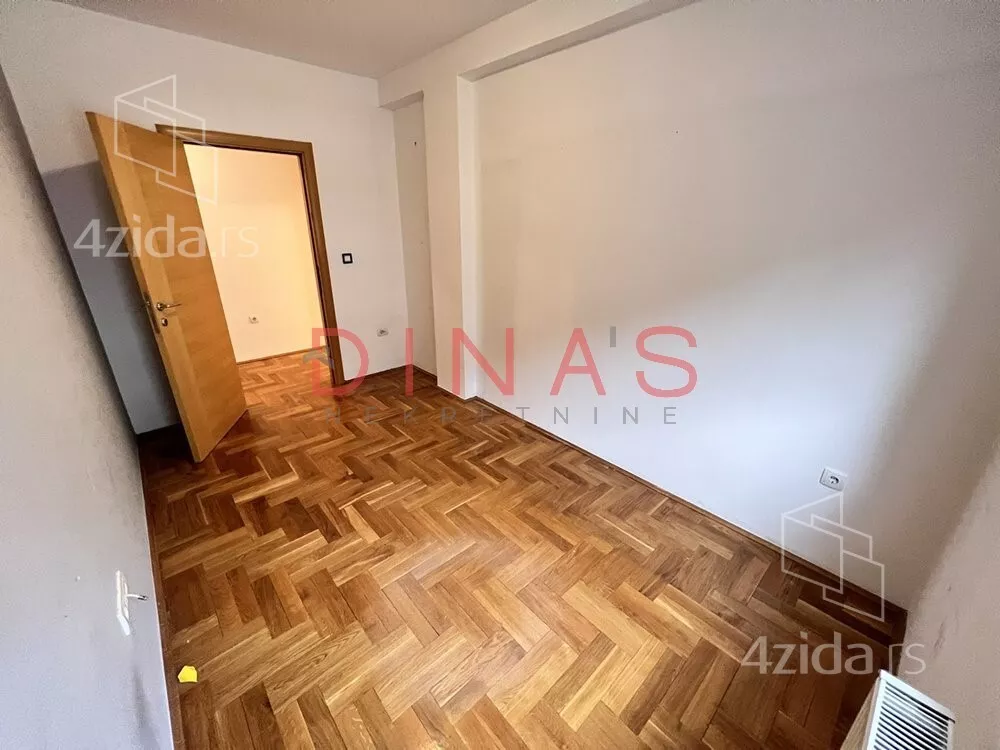 Šestosoban stan | 4zida