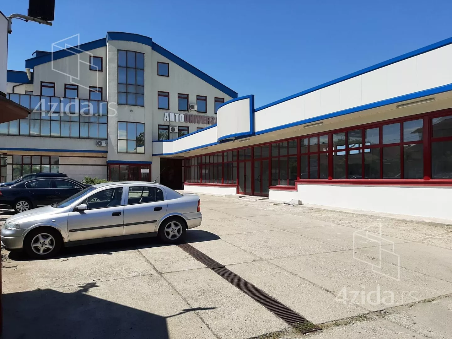 Poslovna zgrada | 4zida