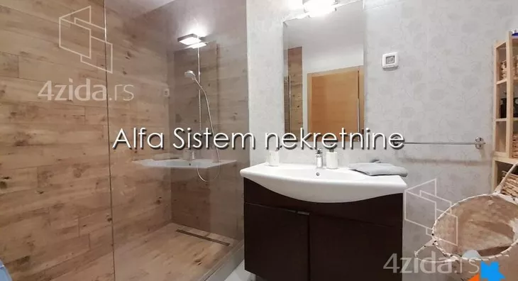 Šestosoban stan | 4zida