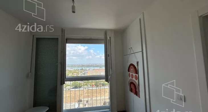 Četvoroiposoban stan | 4zida