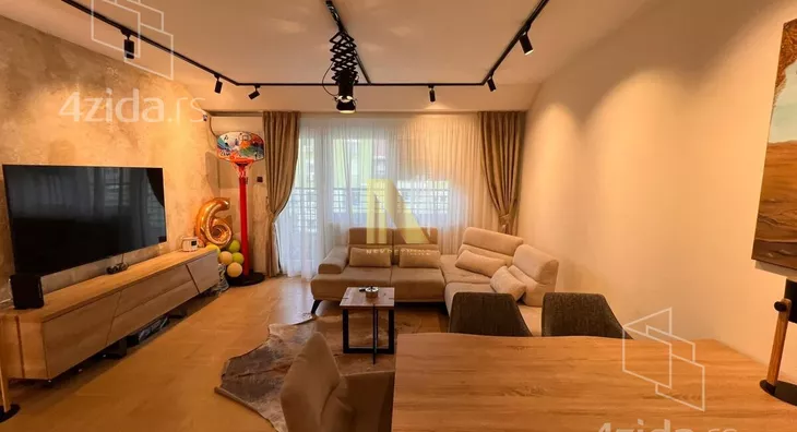 Petosoban stan | 4zida