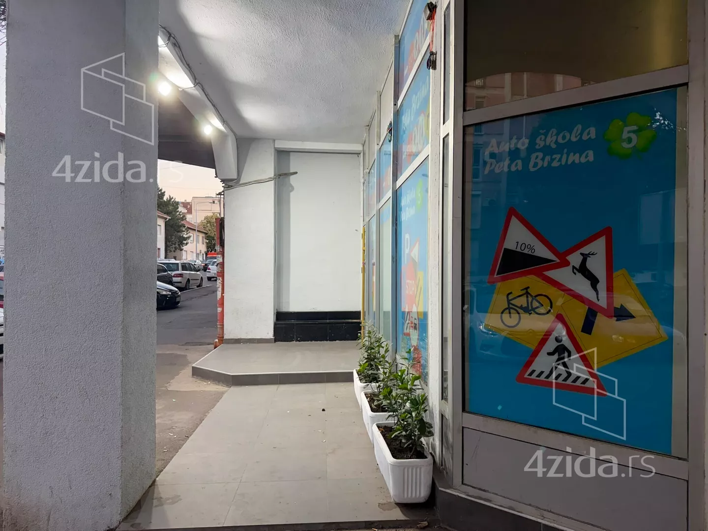 Lokal | 4zida