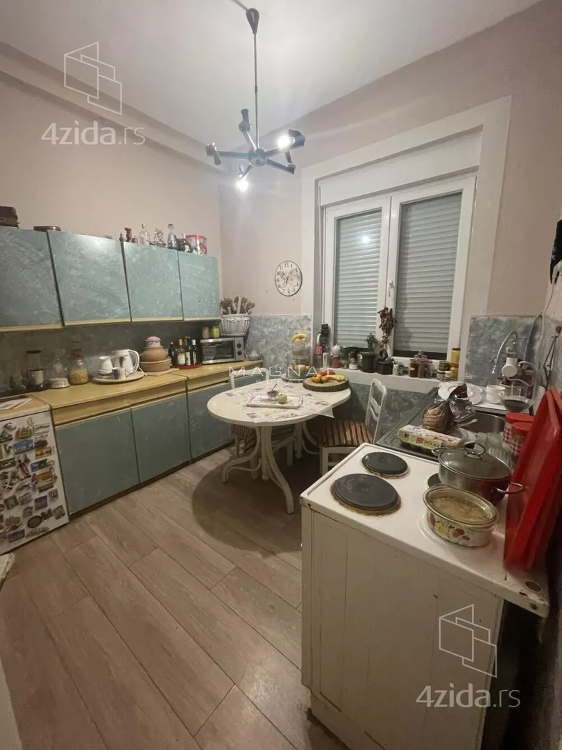 Troiposoban stan | 4zida