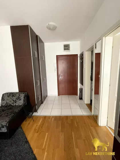 ŽELEZNIČKA | 4zida.rs
