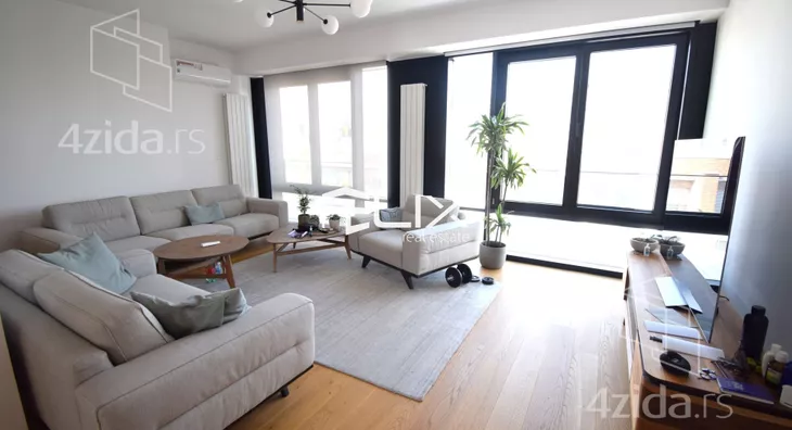 Šestosoban stan | 4zida