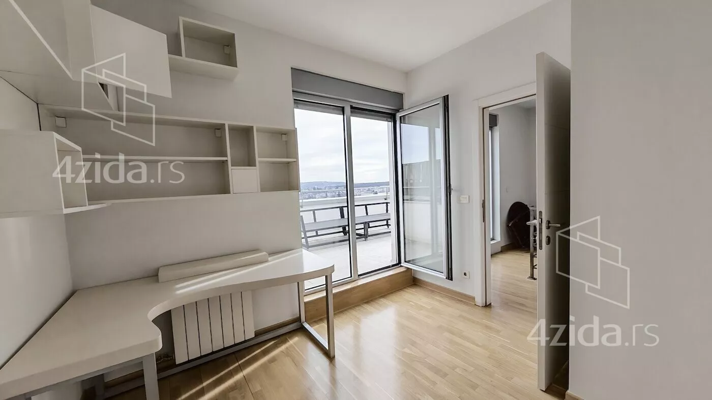 Četvoroiposoban stan | 4zida