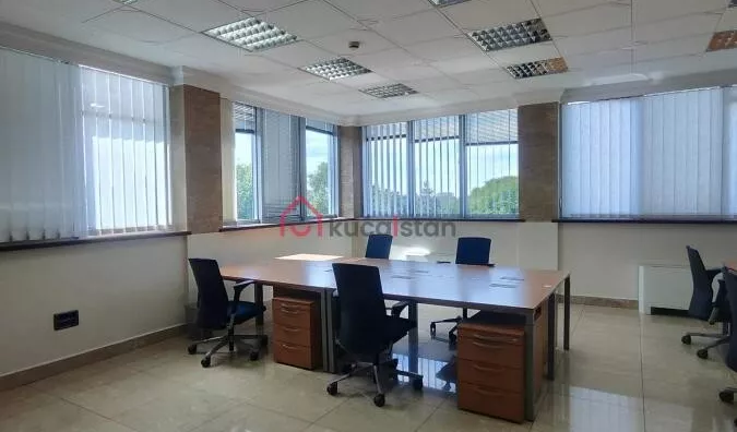 Poslovna zgrada | 4zida