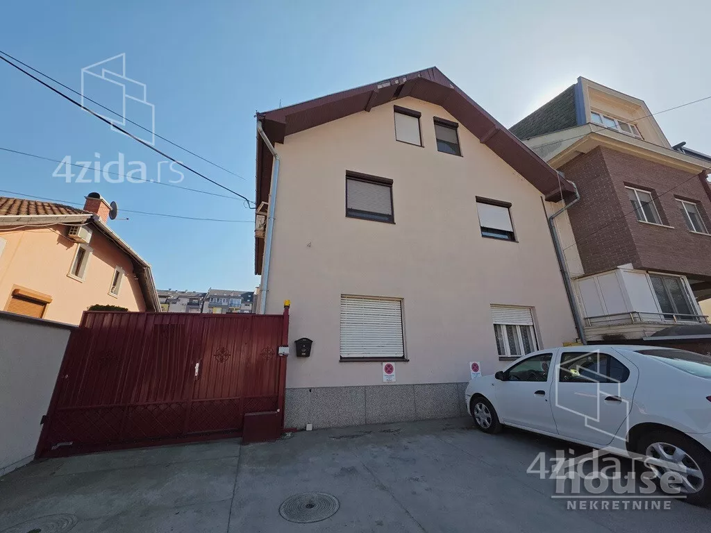 Plac | 4zida