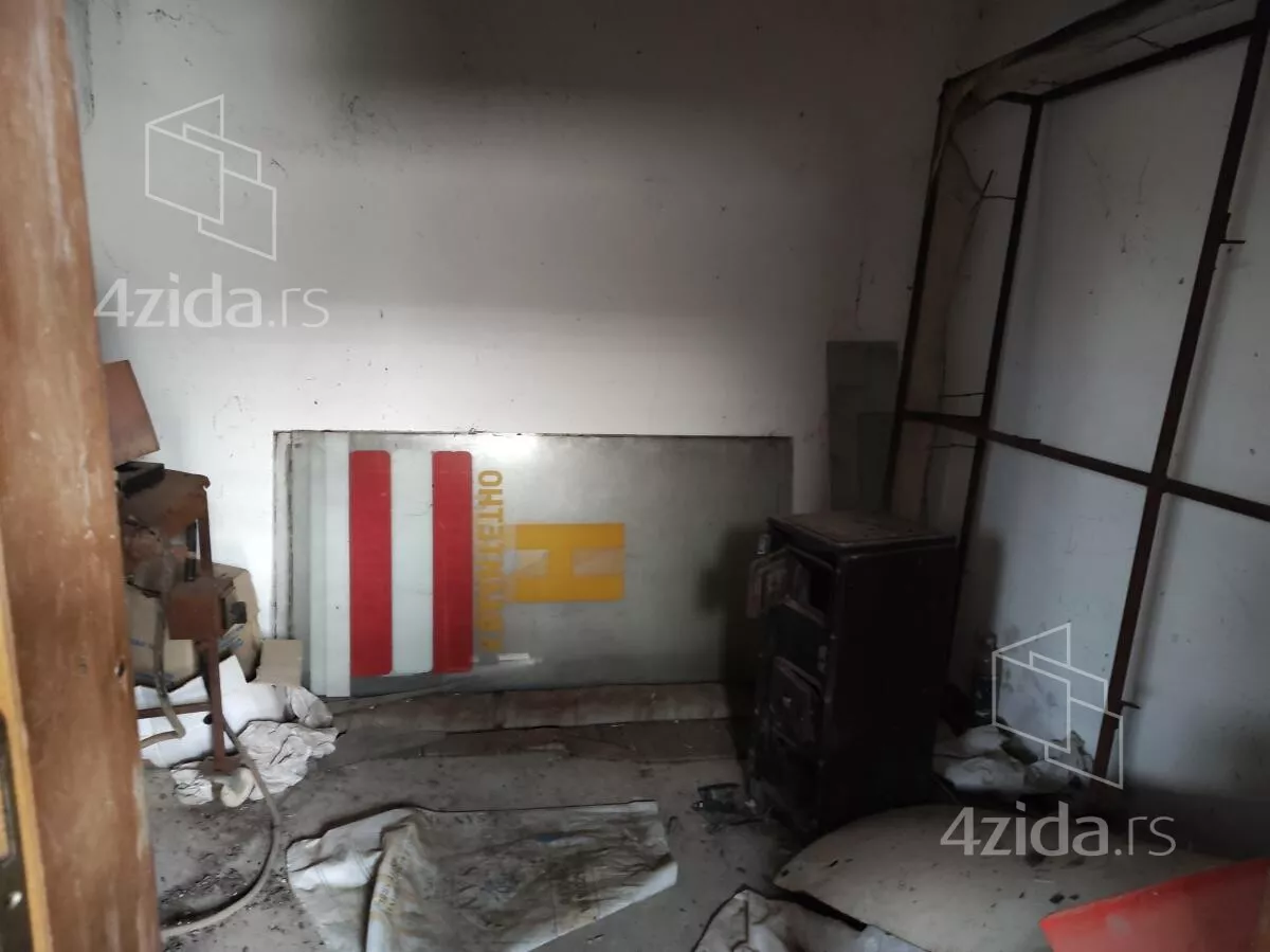 Poslovna zgrada | 4zida