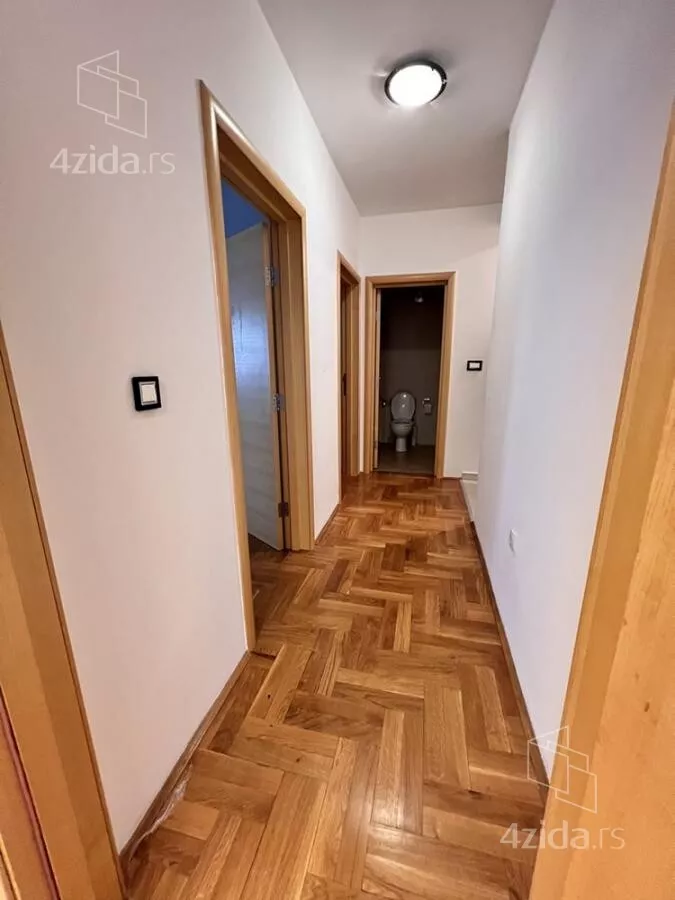 Šestosoban stan | 4zida